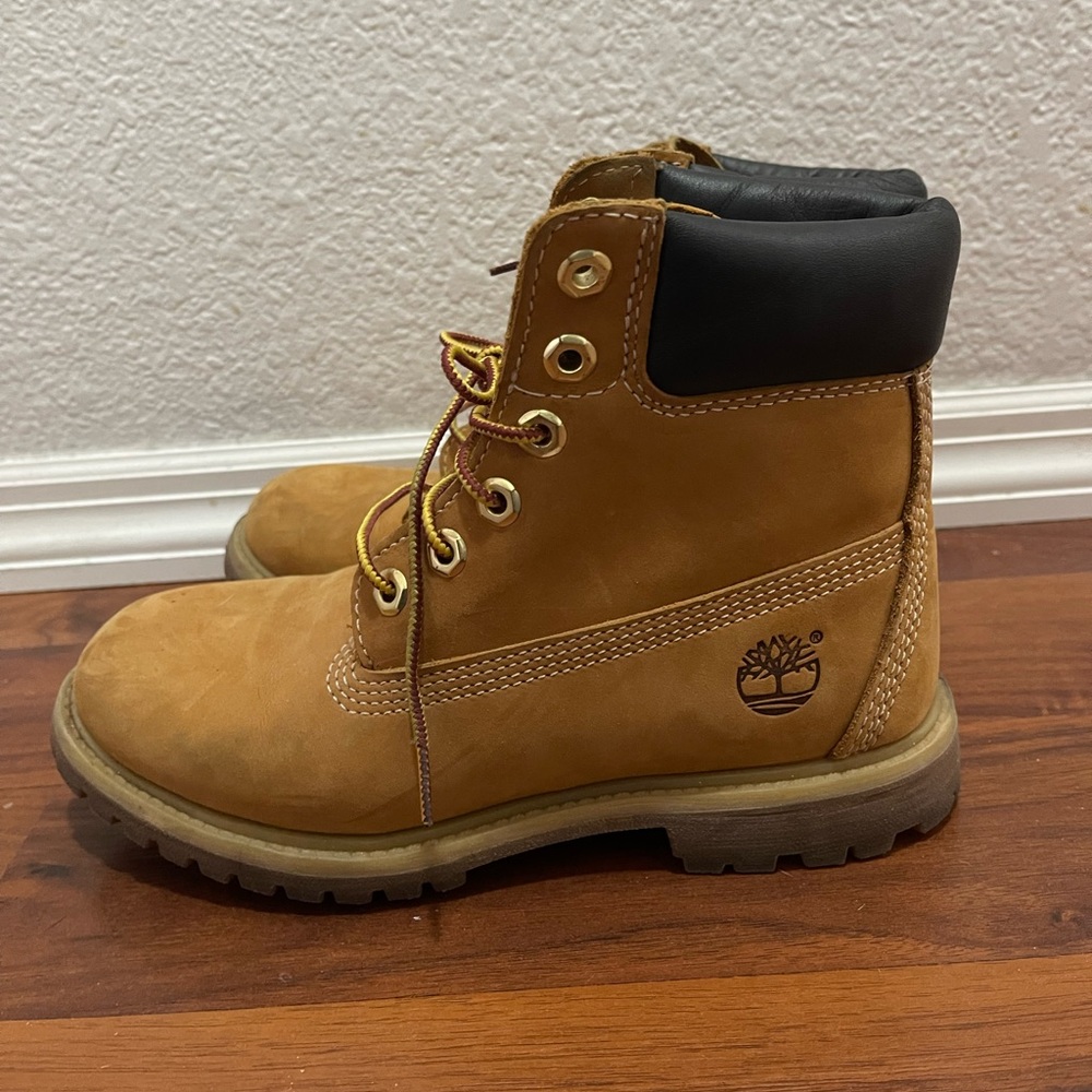 Women’s Timberland 6” Premium Boots Size 7